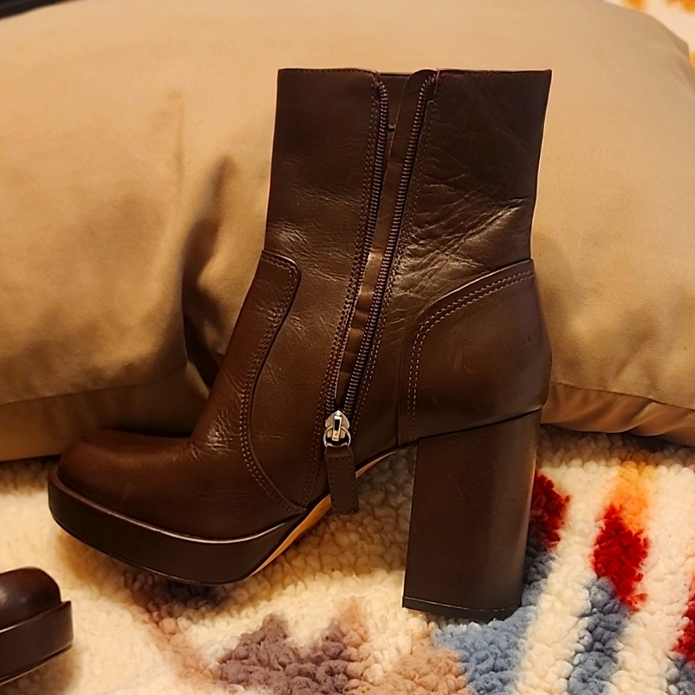 ALDO BRAND LEATHER BOOTS. BROWN
